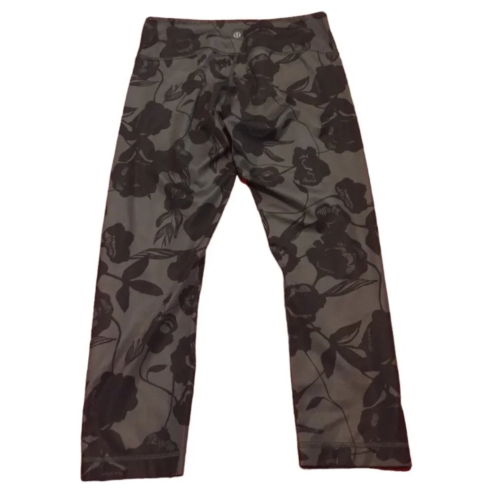 Lululemon Women's Brisk Bloom Wunder Under Capri Leggings Size 6 Yoga Gym‎ 22
